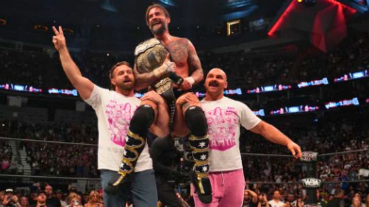 CM Punk Brings Positive Vibes to WWE Locker Room