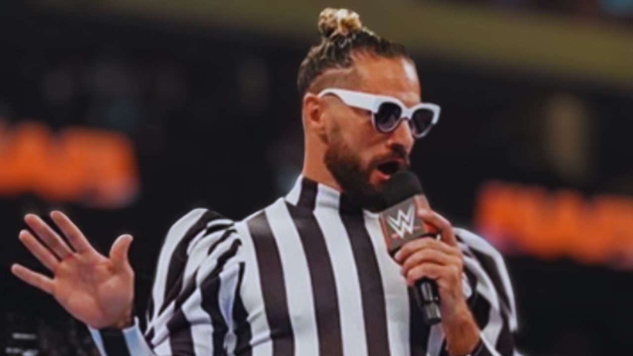 The Story Behind Seth Rollins' Unusual SummerSlam Referee Gear!