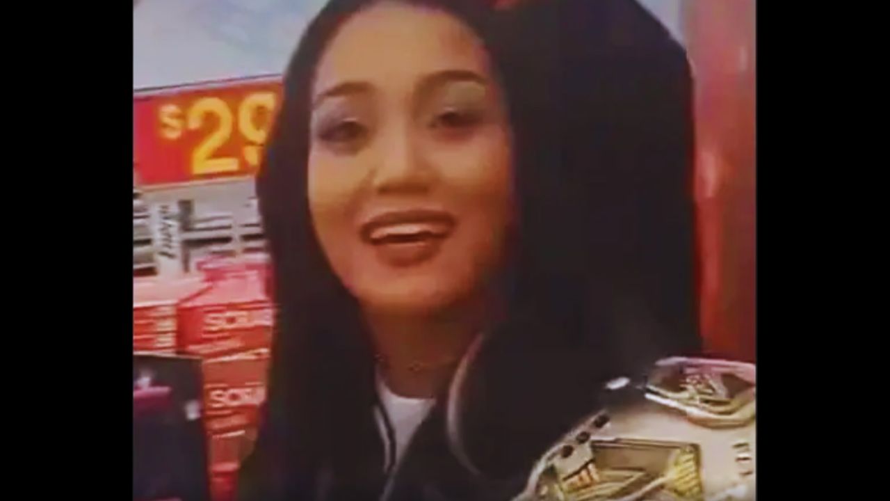 Roxanne Perez Faces Awkward Fan Flirting Incident